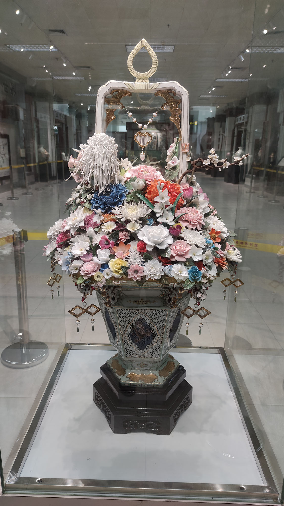 春色瓷雕。洪礼慧 摄