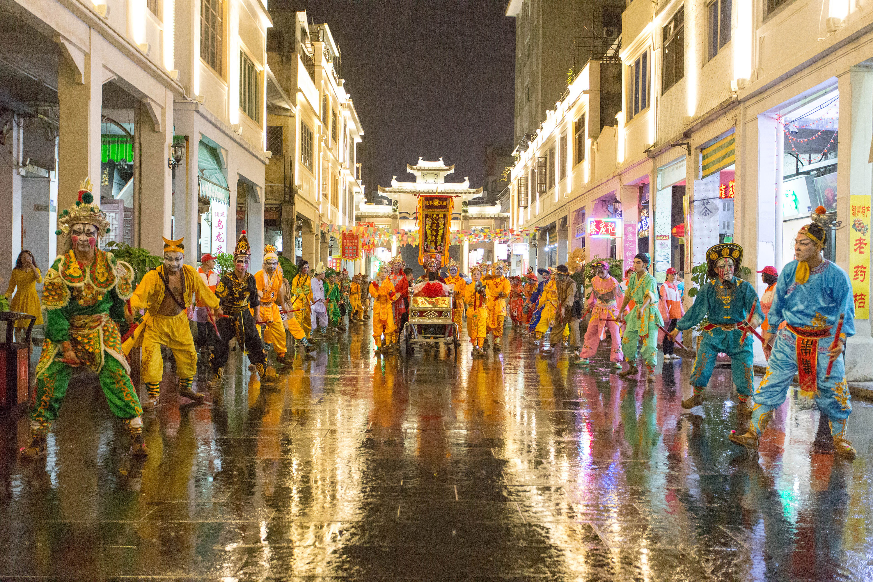 牌坊街上的英歌舞。