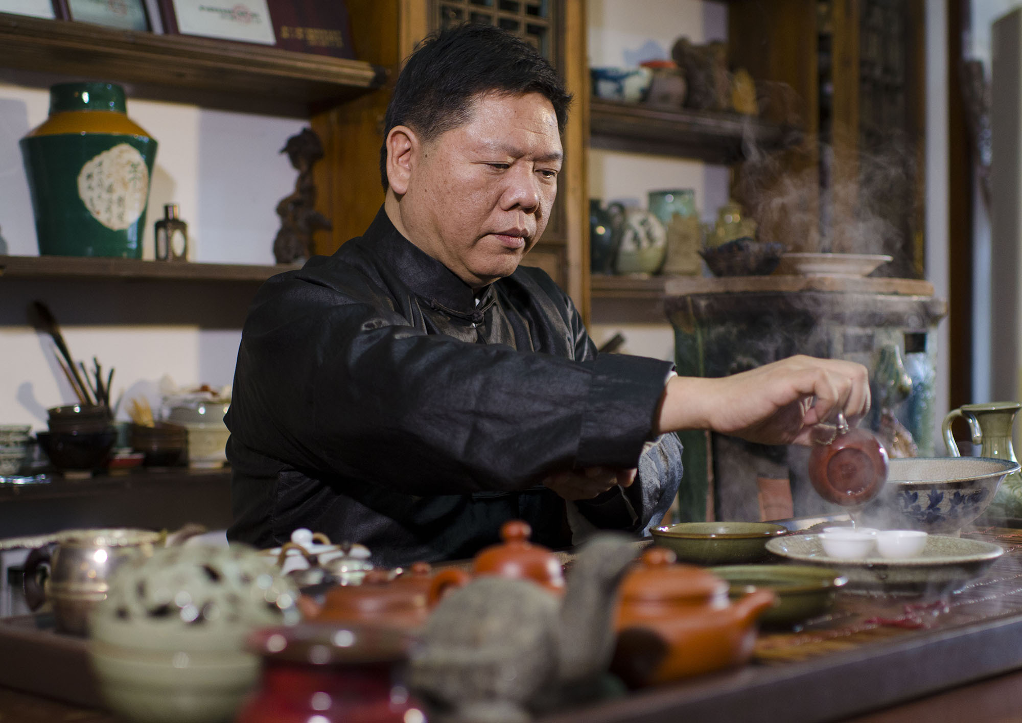 非遗传人叶汉钟展示潮州工夫茶艺。黄庆明 摄