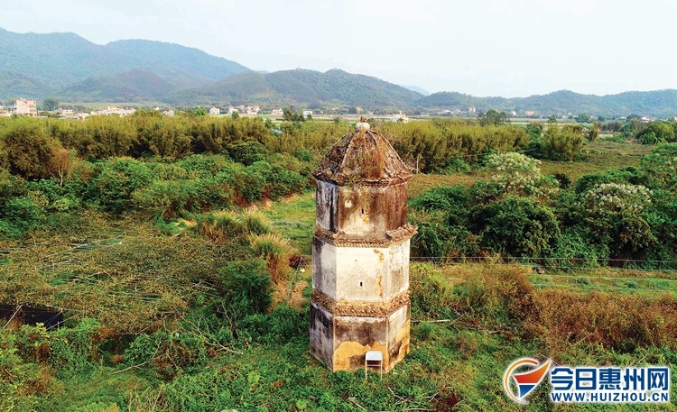 惠东县文昌塔，也称文昌阁，位于梁化镇星湖村。