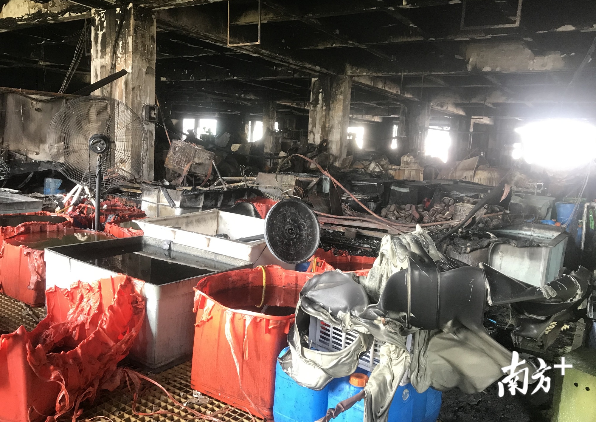 事故现场一片狼藉。受访者供图