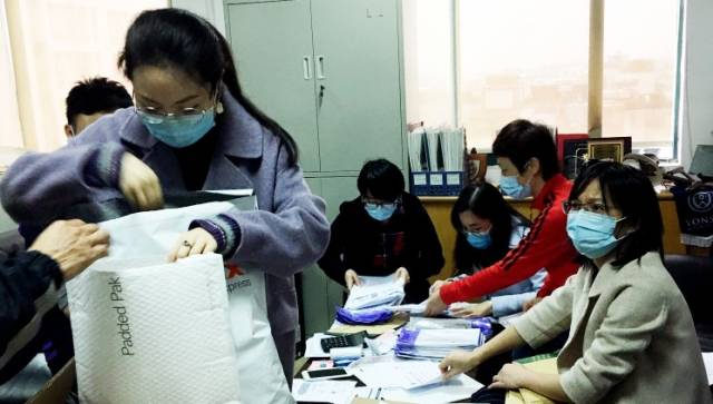 暖心！广财大向海外师生寄送爱心防疫包