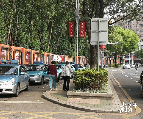 佛山给出租车驾驶员发放综合生活补贴。南方日报记者 尹辅华 摄