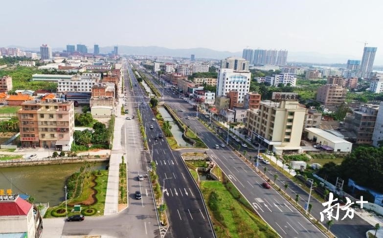 空港经济区发展大道南段 空港经济区发展大道南段