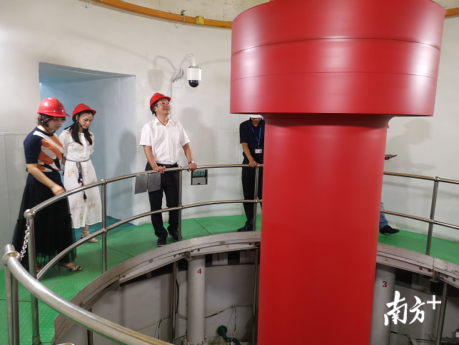 韶关农行工作人员到乐昌峡水电站项目进行贷前调查。 韶关农行工作人员到乐昌峡水电站项目进行贷前调查。
