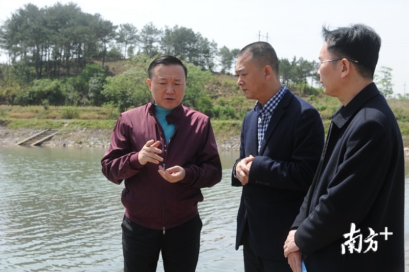 欧国伟调研星子镇河长制工作，对该镇“智慧治水”举措给予肯定。