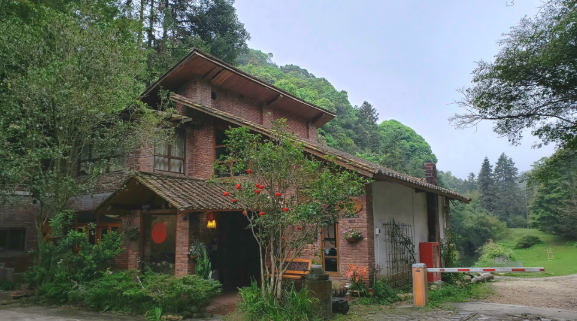 南昆山上，风景如画的新农村美景直映眼帘。
