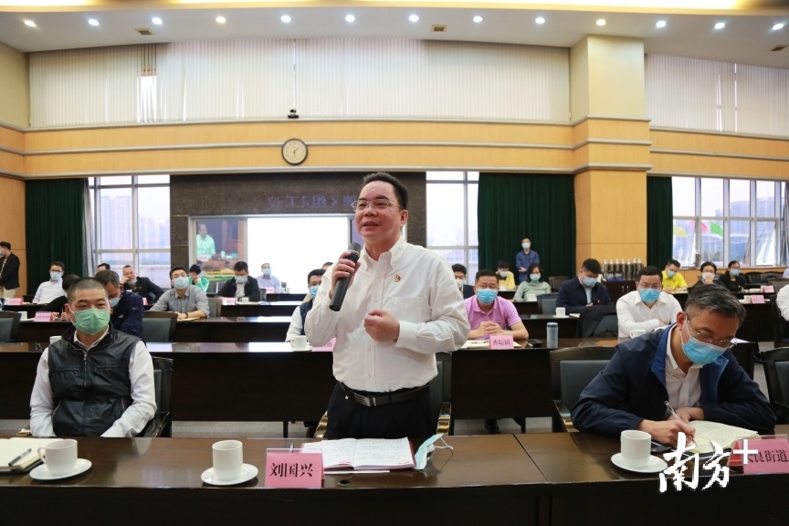 顺德区副区长,容桂街道党工委书记刘国兴就容桂干部队伍建设和重点