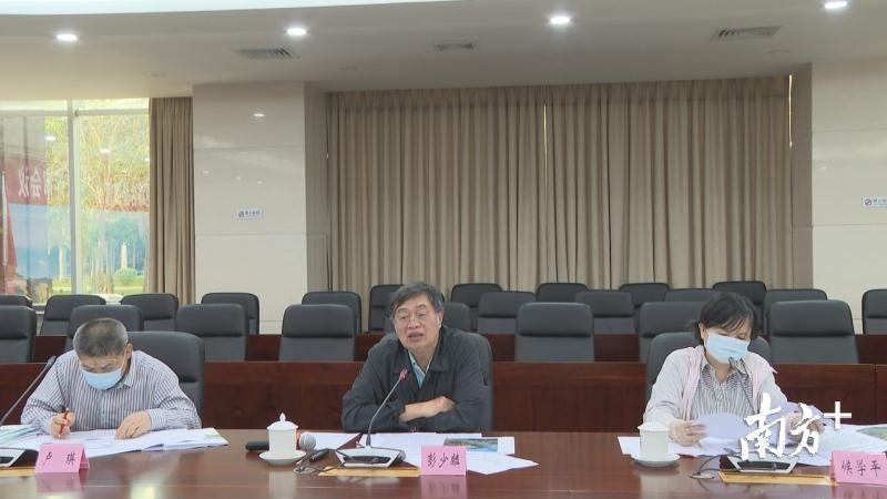 中山大学教授彭少麟发言。