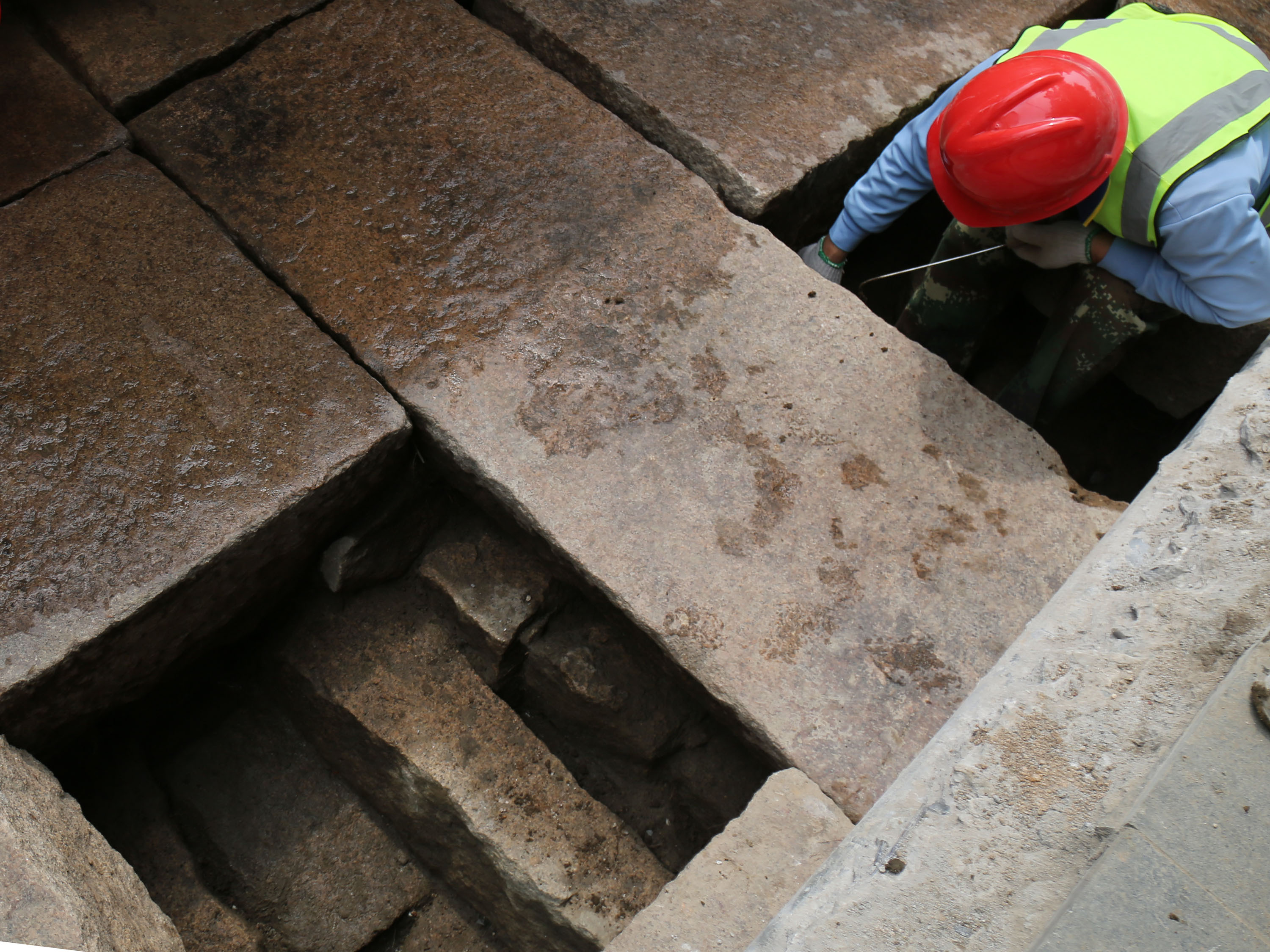 太平桥遗址可以看见桥墩。 太平桥遗址可以看见桥墩。