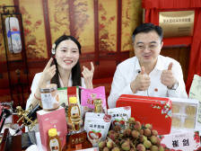 茂名副市长与各区(市)长“1+5”超强矩阵为荔枝带货，直播预售闯出一片天