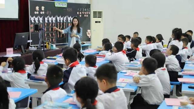 龙江镇华东小学