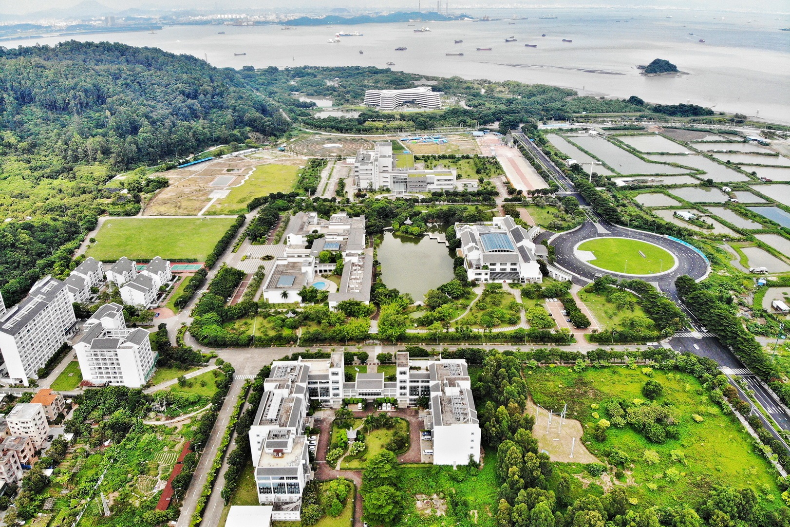 南沙资讯科技园是火炬计划软件产业基地之一，是霍英东基金会和香港科技大学在广州南沙开发区的重大合作项目。
