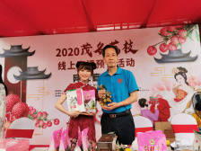 化身网红！信宜市市长线上直播推介美味荔枝