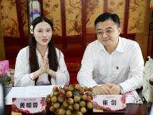 官员直播带货：看得见的努力，“真实的你很帅”!