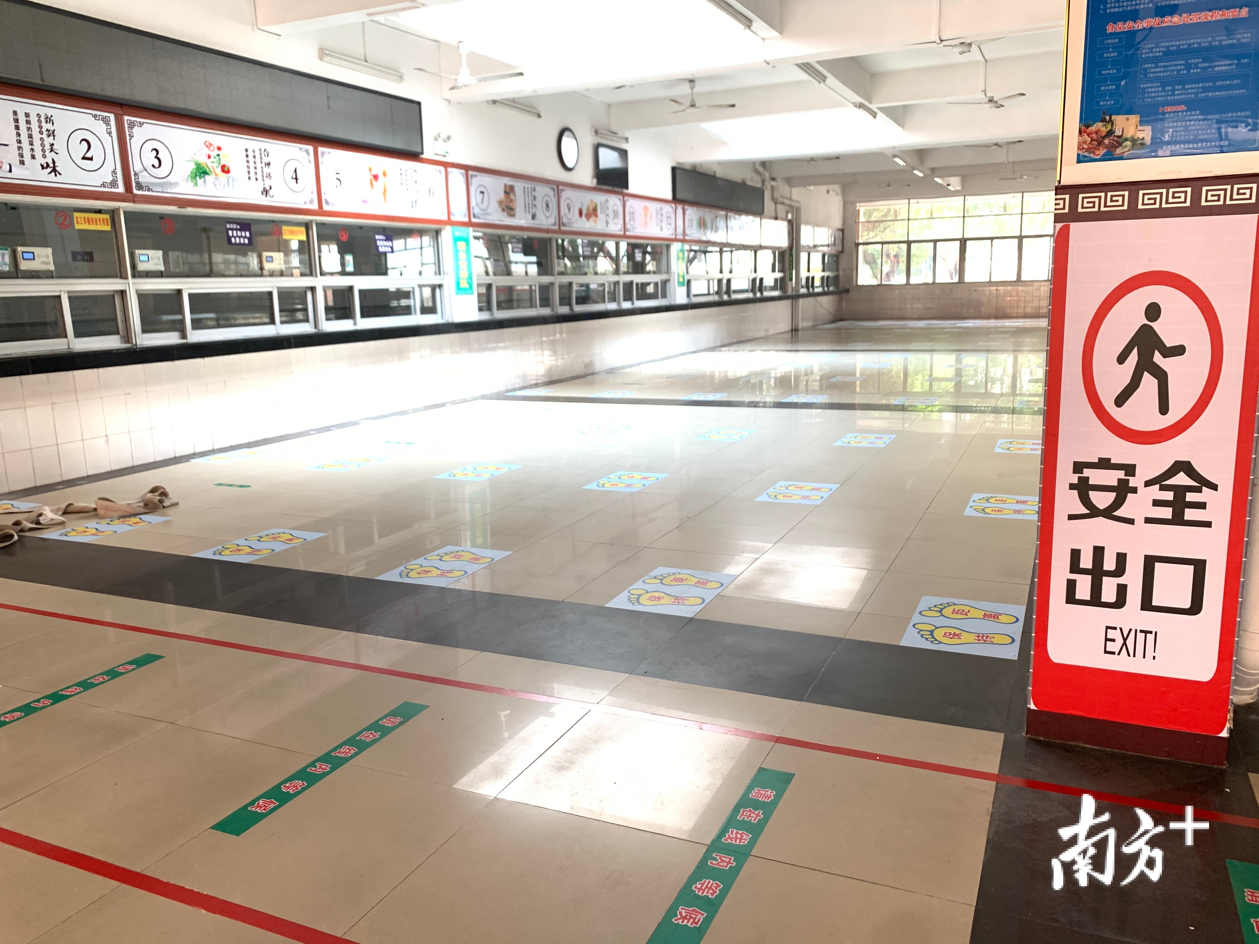 容山中学的饭堂已经贴好相关指引和告示。容山中学供图
