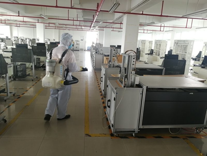 华材职业技术学校进行实训场室消毒杀菌。 华材职业技术学校进行实训场室消毒杀菌。