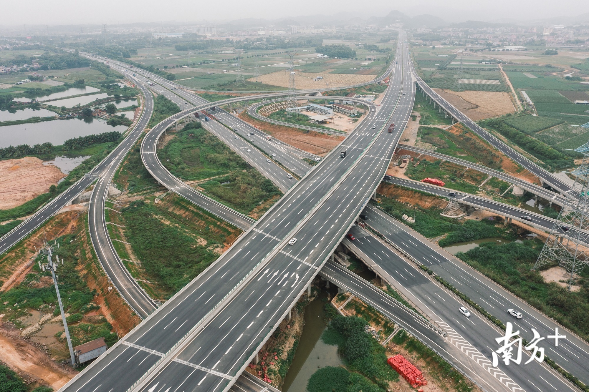 从莞深高速与广惠高速实现互联互通.