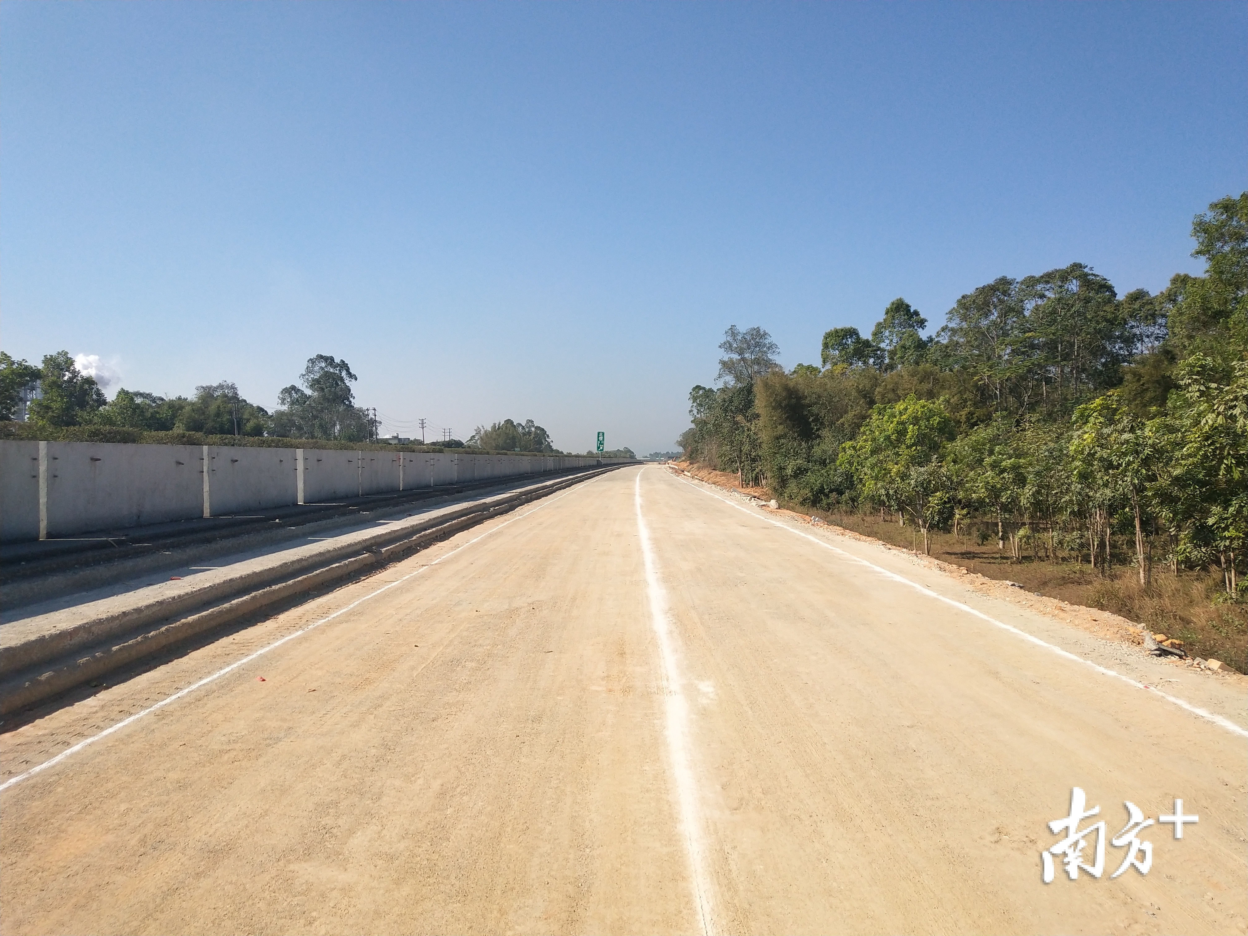 开阳高速改扩建项目主线路基工程完工