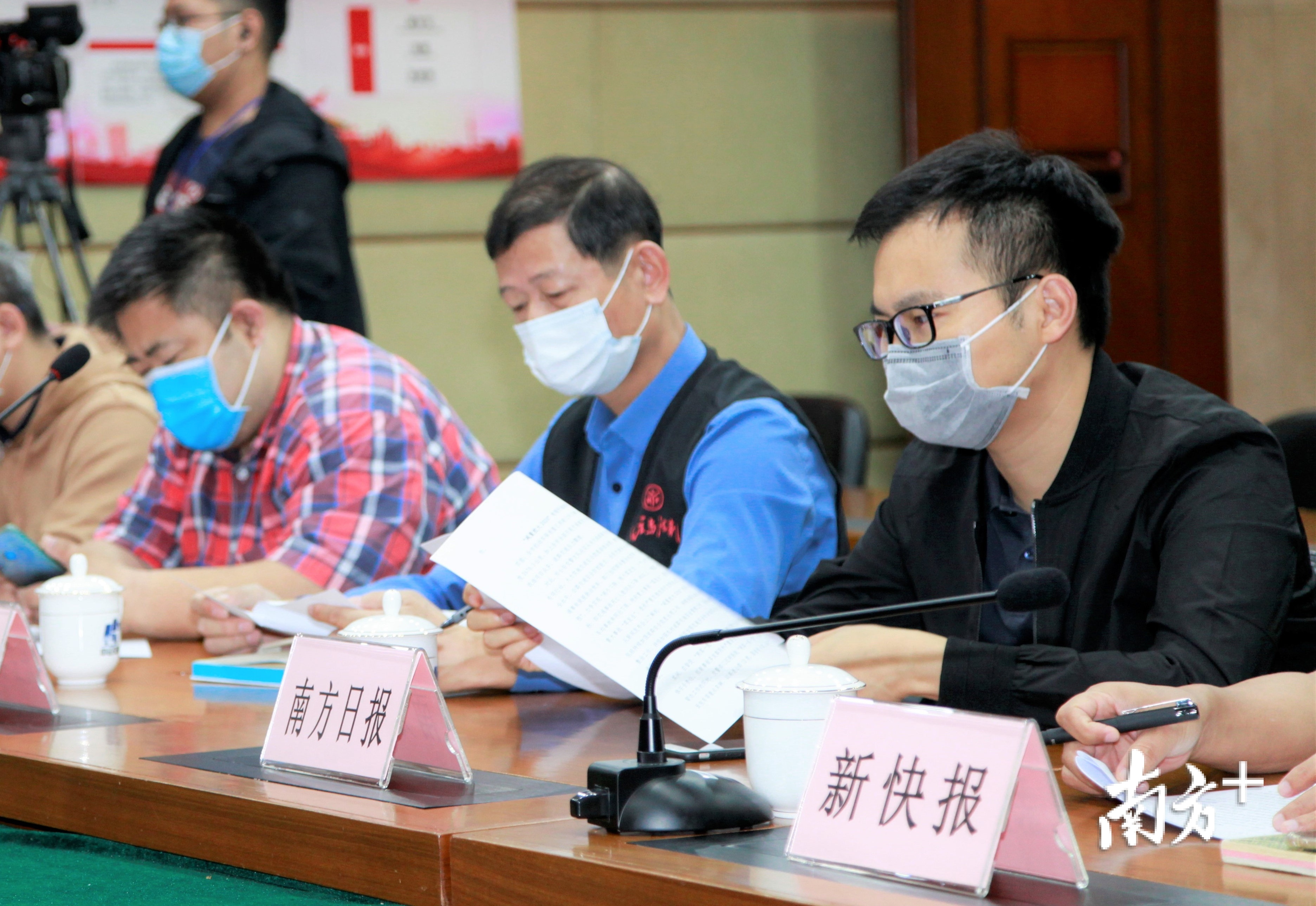 4月24日，中山市公安交警支队召开“减量控大”专项行动新闻发布会。