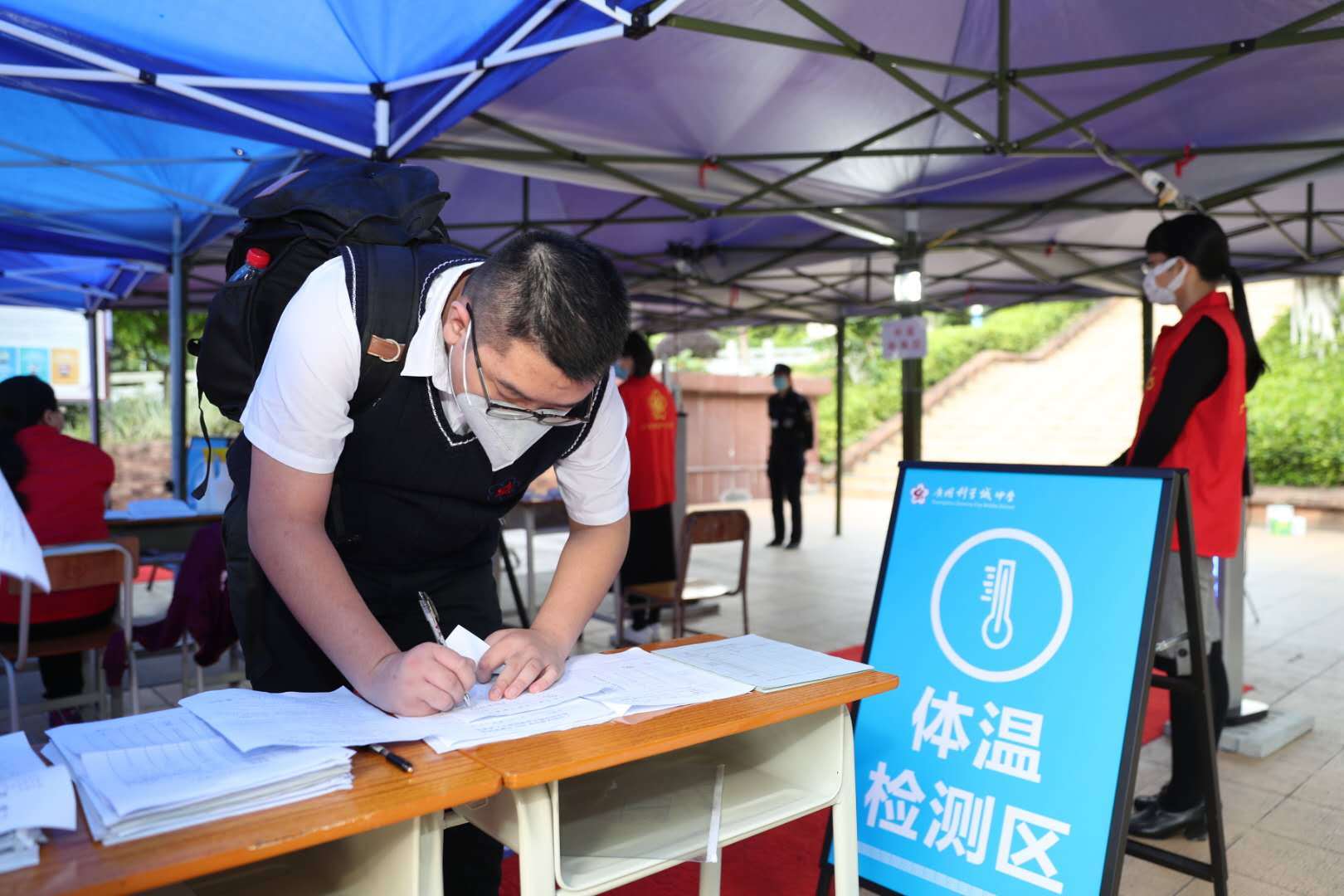 视频|黄埔复学首日:设2个体温检测点,提供"双保险"