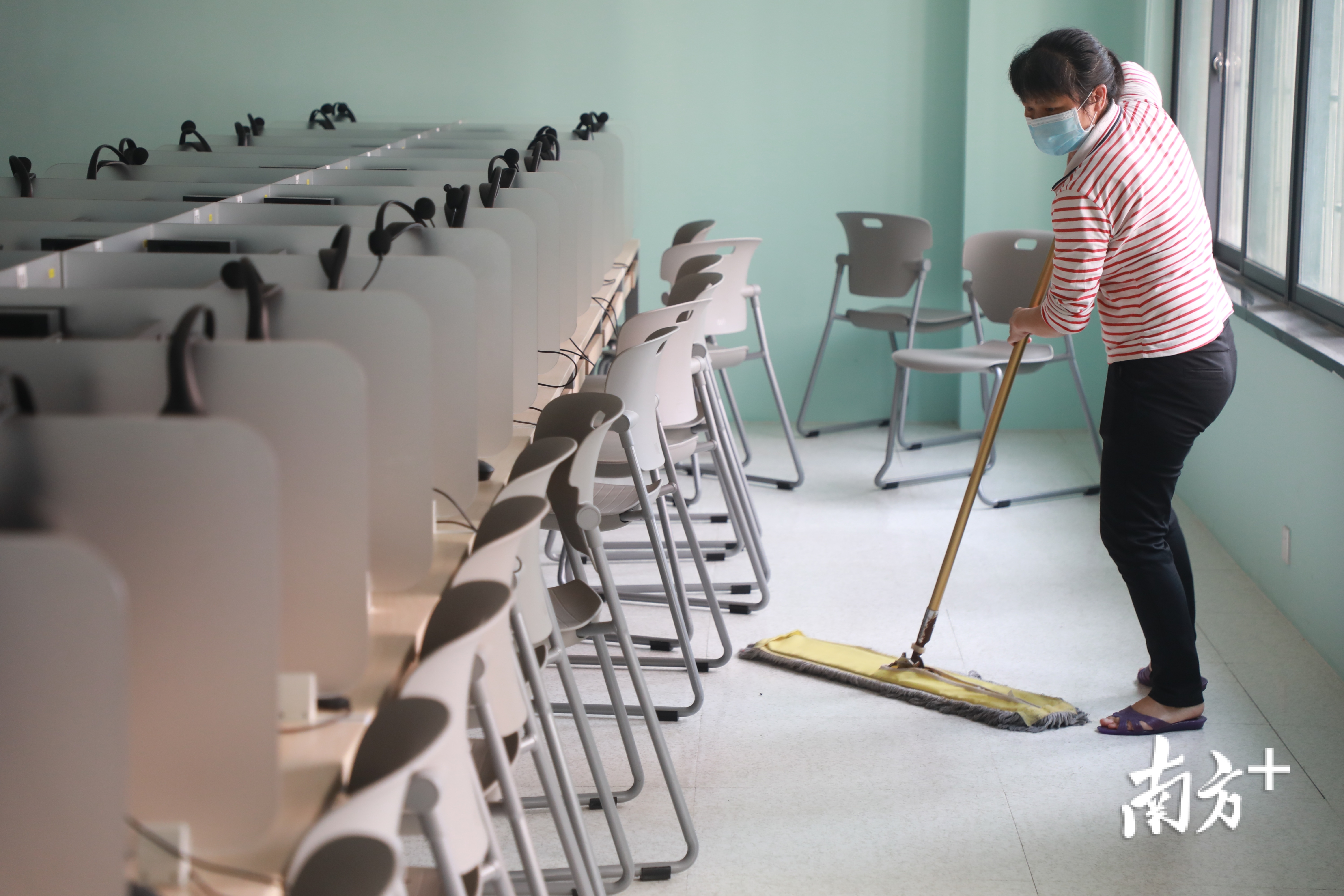 入校走S形、开学调座位、启用备用宿舍,直击深圳高三住宿生返校