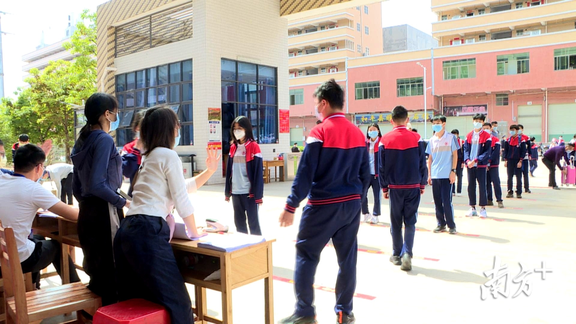 和平县8000多名高三、初三毕业班学生有序返校。