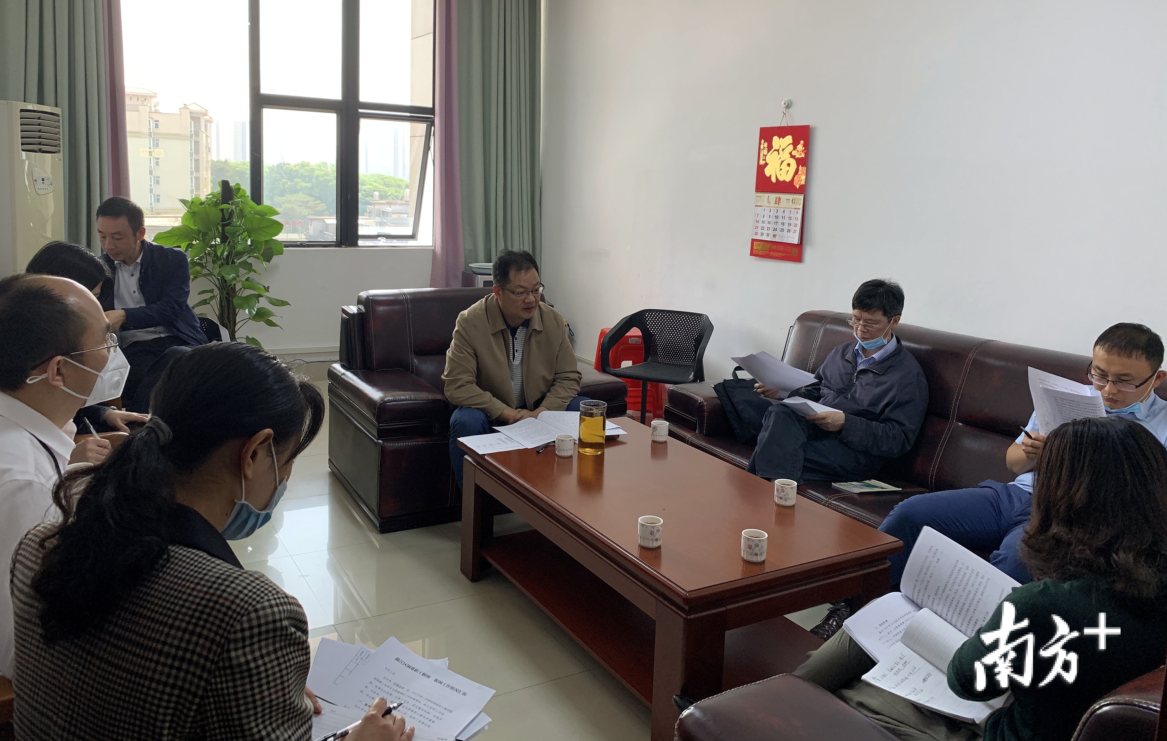 韶关市总工会常务副主席吴国强一行到曲江区调研督导城市困难职工解困脱困工作。