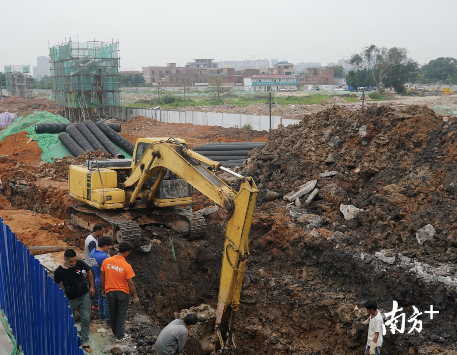 大旗头古村东南侧约50亩土地正在建设美食街区。林洛峰 摄