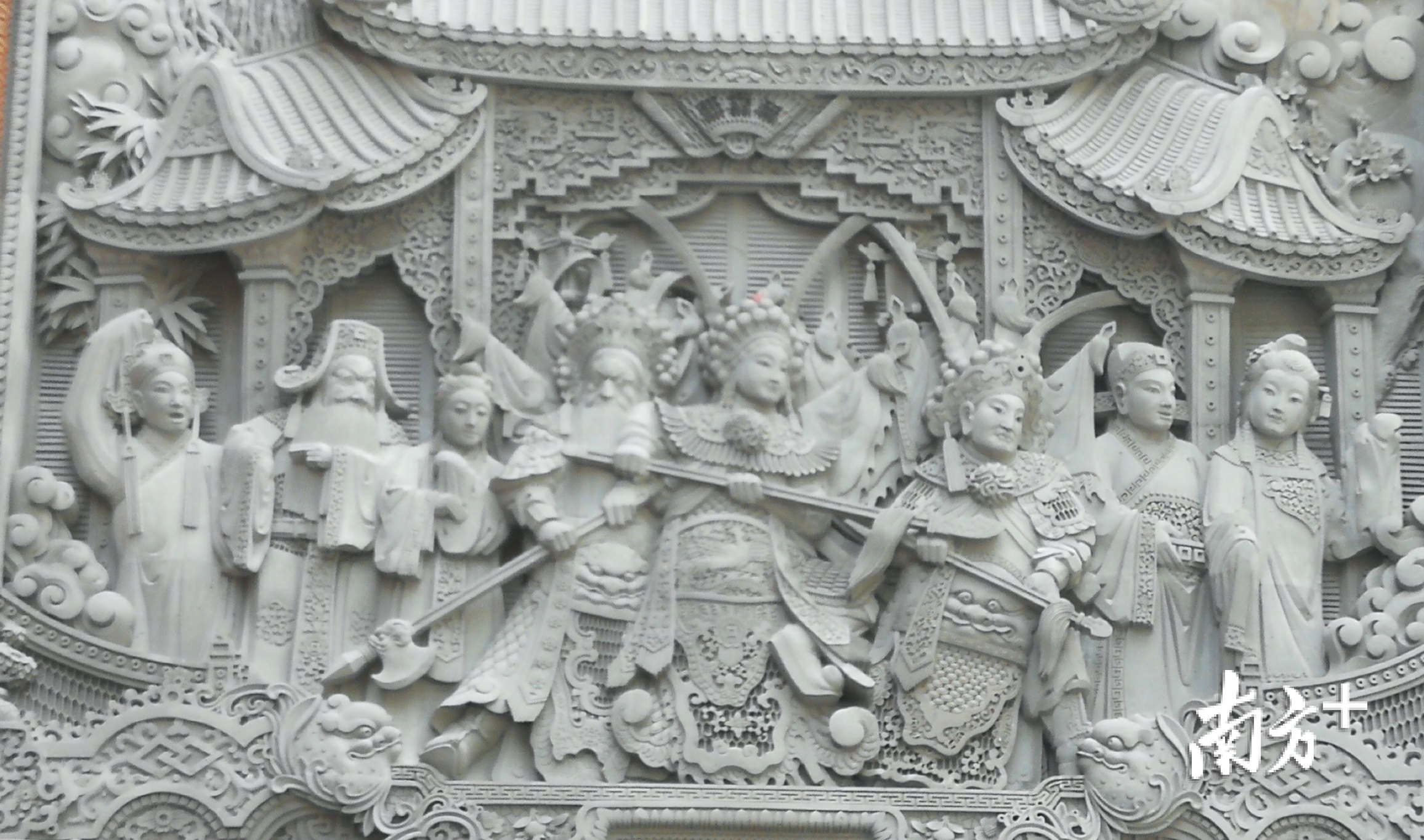 砖雕上的岭南文化场景栩栩如生。尹辅华 摄 砖雕上的岭南文化场景栩栩如生。尹辅华 摄