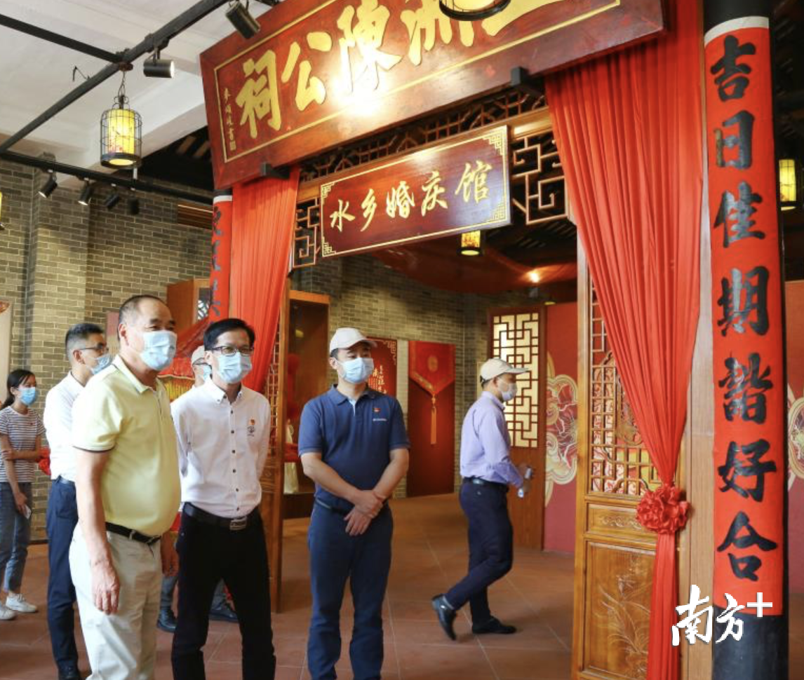陈村镇“取经团”参观罗南村水乡婚礼馆，了解乡村文化传承。陈村镇提供