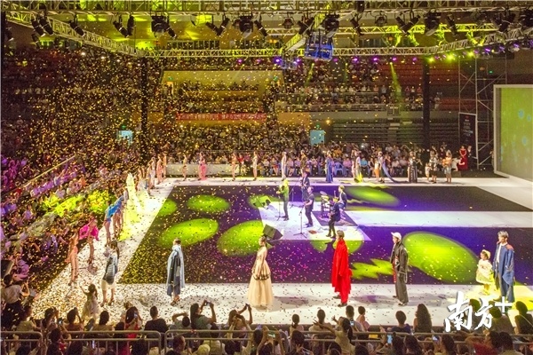 2018年惠州学院时装周暨安东尼杯第六届服装设计大赛现场。资料图