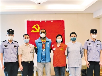 东悦酒店临时党支部引领团队成员开展工作。