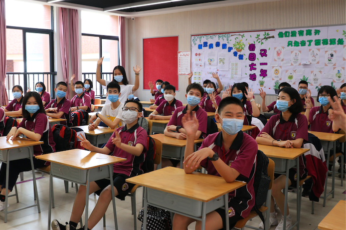 我们回来啦!三水区第二批返校学生回归课堂,开启校园生活。 我们回来啦!三水区第二批返校学生回归课堂,开启校园生活。