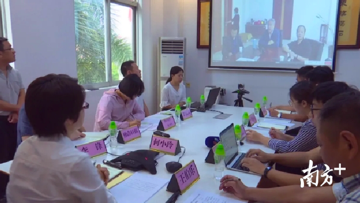 三水区委常委、乐平镇党委书记何小玲视频连线卢秉恒院士、李涤尘教授、田小永教授。乐平镇供图 三水区委常委、乐平镇党委书记何小玲视频连线卢秉恒院士、李涤尘教授、田小永教授。乐平镇供图