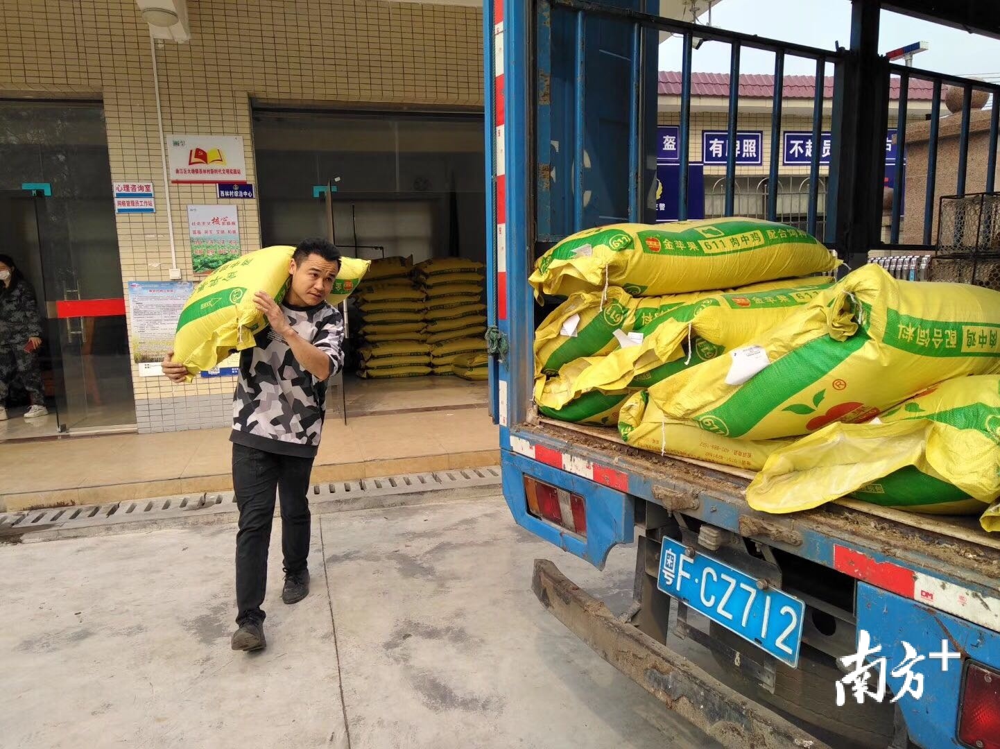 贵阳捉鸡麻将辅助_暴鸡抢单辅助_吃鸡辅助群