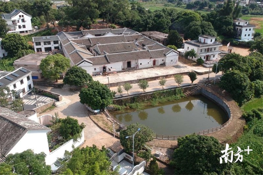 会水楼是叶挺将军的祖屋，建于清朝。