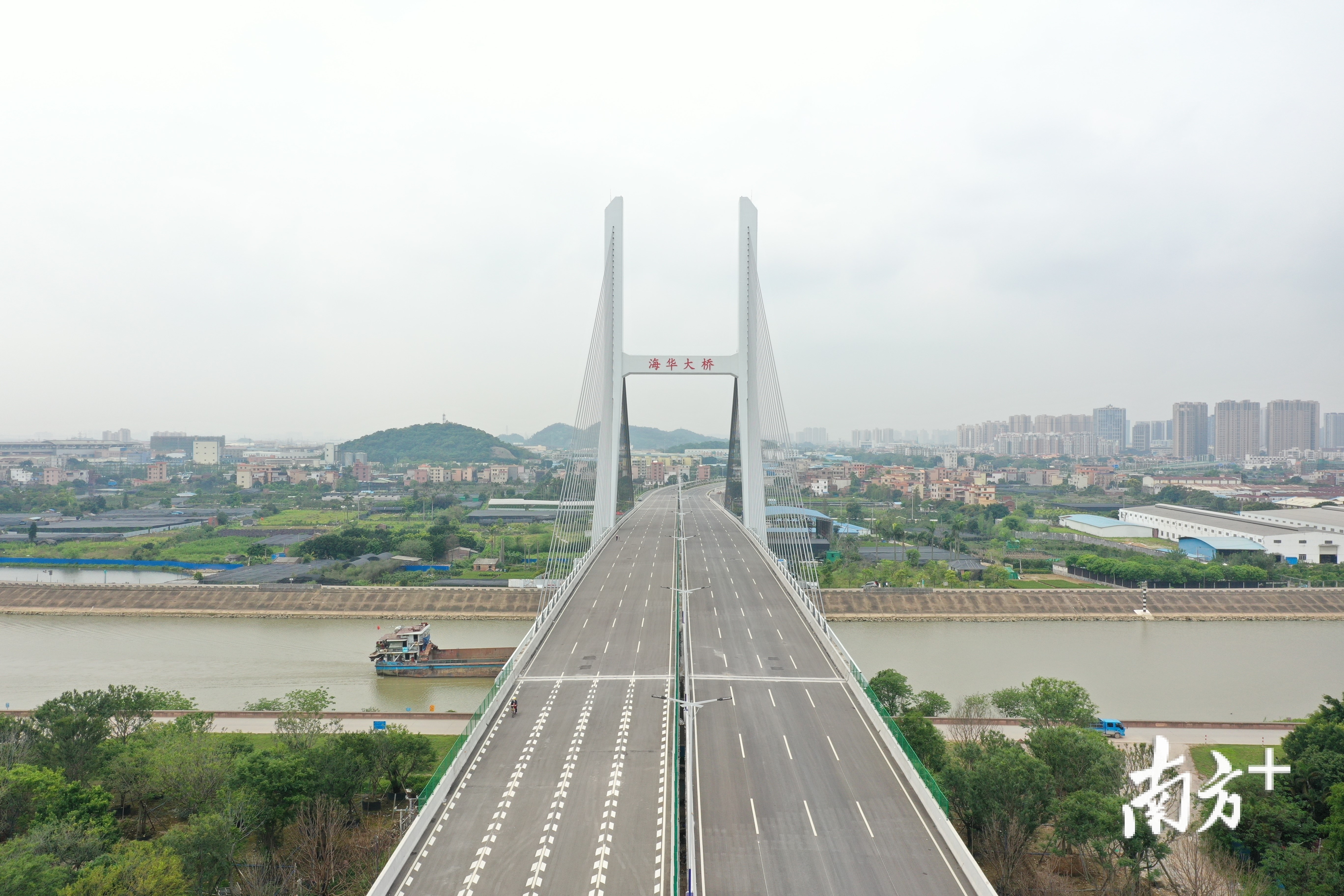 海华大桥主线工程预计6月底全部完成。三龙湾顺德片区建设局供图