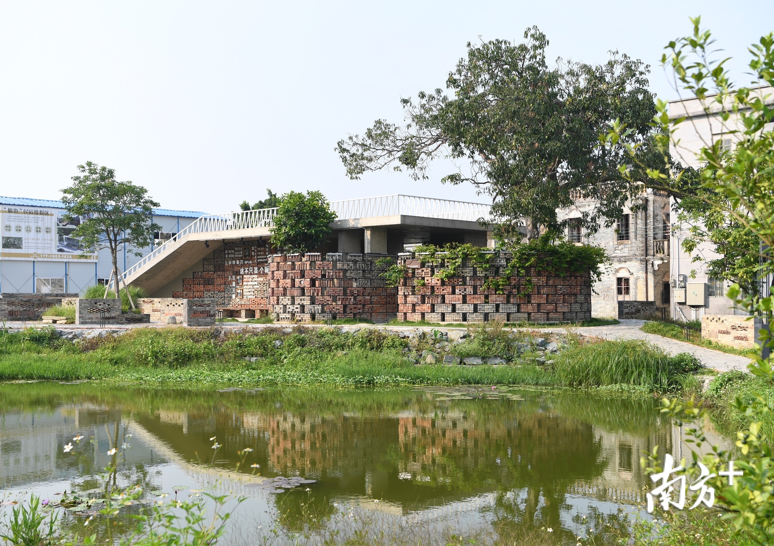 开平塘口祖宅村的这座旅游厕所斩获世界大奖。杨兴乐摄