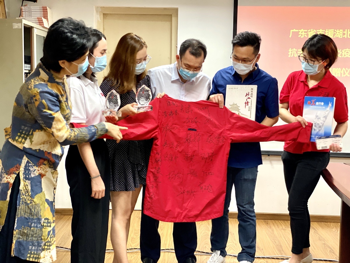 珠海市中西医结合医院第三批支援荆州医疗队队员许侨青,郑东宇,胡东洪