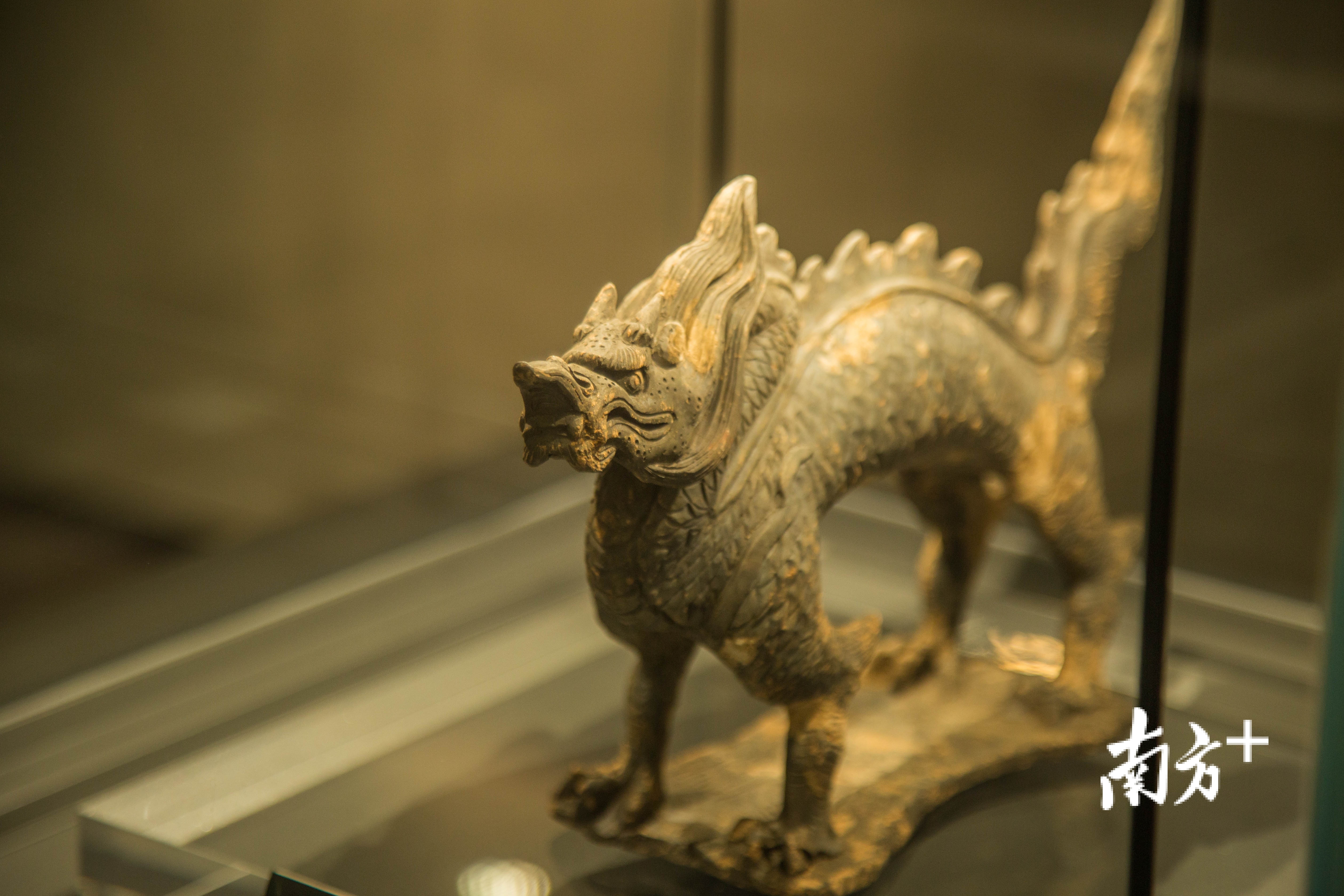 灰陶行龙（金—元）