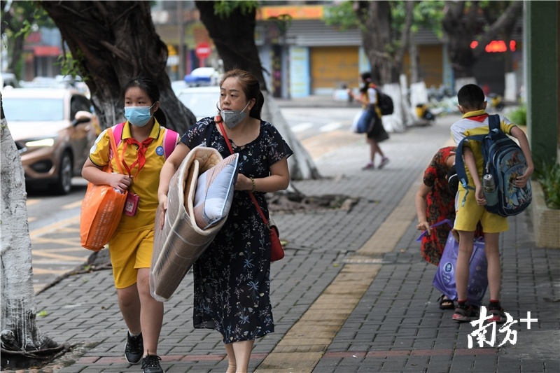 图集江门小学生返校首日温暖相见