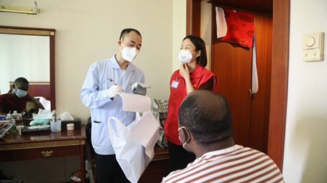 临时党支部建在酒店和社区一线！越秀党建引领抓紧抓实抓细常态化防疫