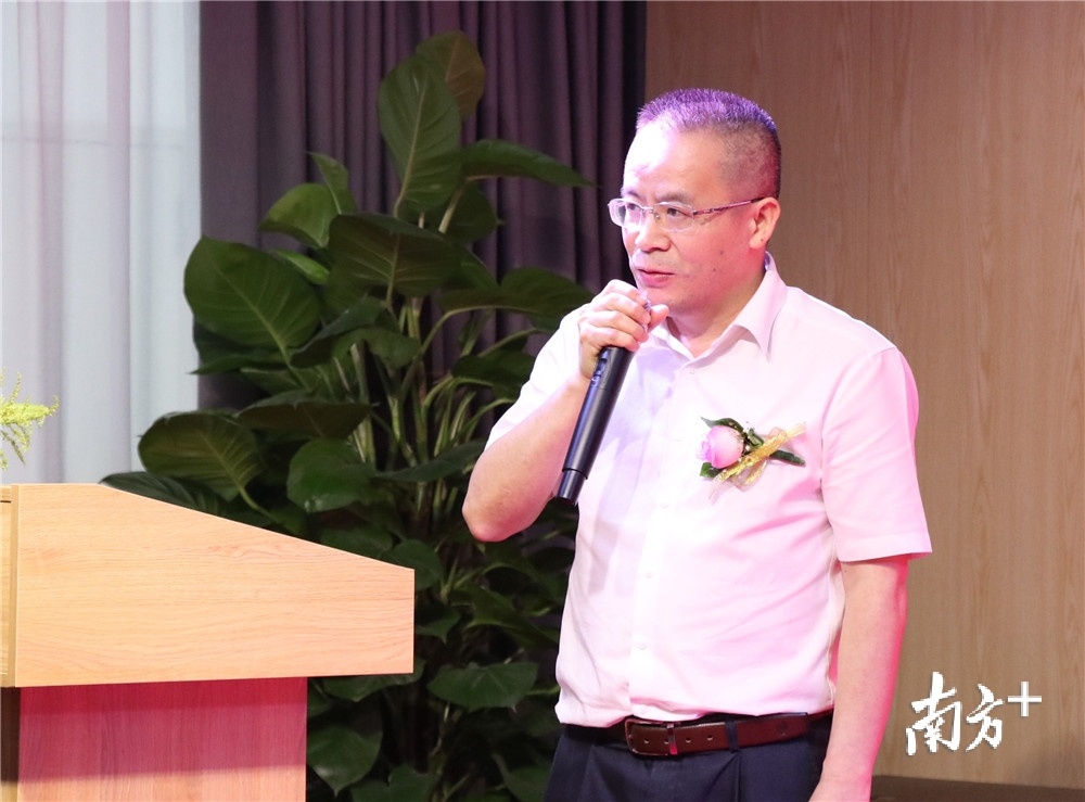 东莞市商务局副局长黄朝东 东莞市商务局副局长黄朝东