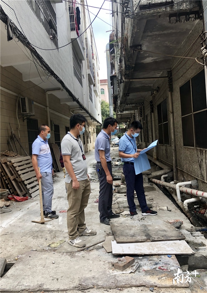 张沃辉验收企业雨污分流改造情况 张沃辉验收企业雨污分流改造情况