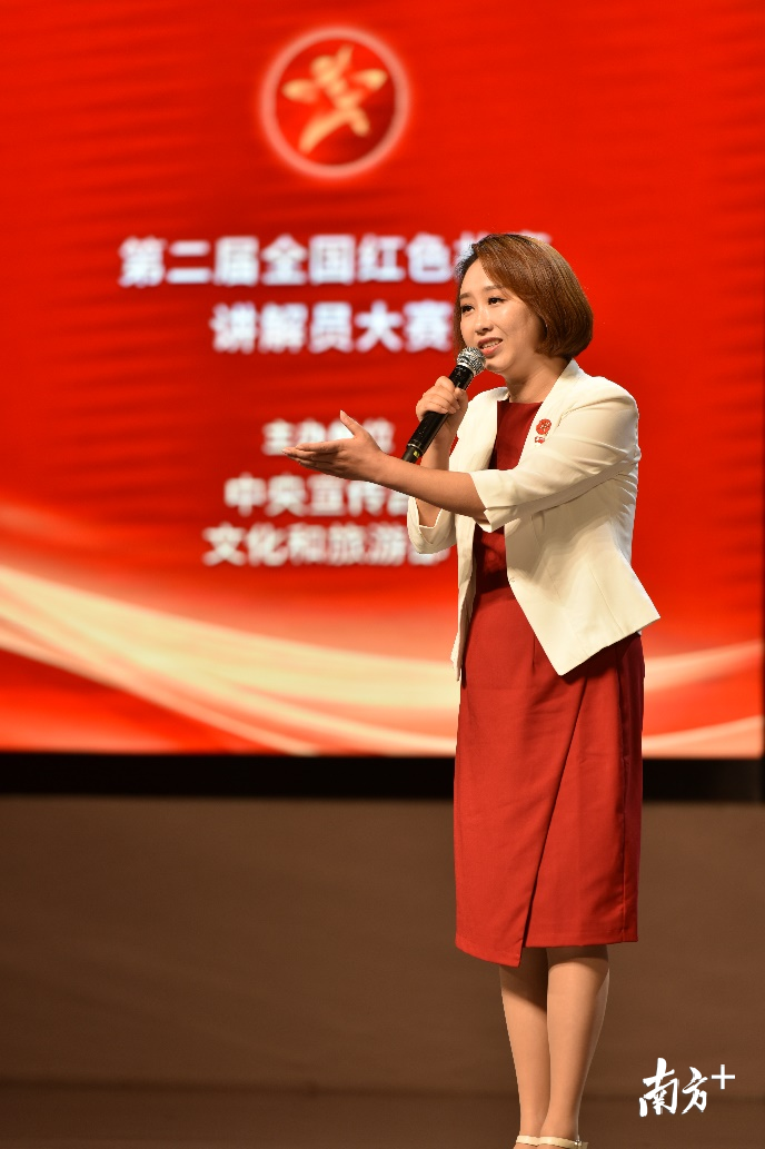 王亚楠同志在第二届全国红色故事讲解员大赛中喜获“全国十佳金牌讲解员”称号,是广东唯一进入全国十佳的讲解员。 王亚楠同志在第二届全国红色故事讲解员大赛中喜获“全国十佳金牌讲解员”称号,是广东唯一进入全国十佳的讲解员。