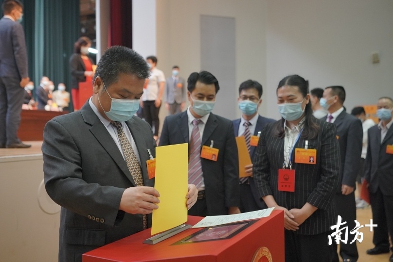 票选民生实事。 票选民生实事。