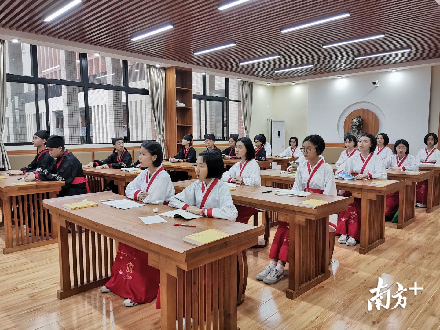 学校各式各样的活动都受到学生的热捧。资料图片