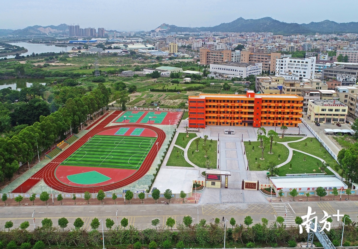 翻新后的葛陈学校，宛如一所新学校。受访者供图