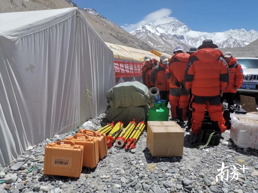 冲顶前对交会组再次培训和确认装备